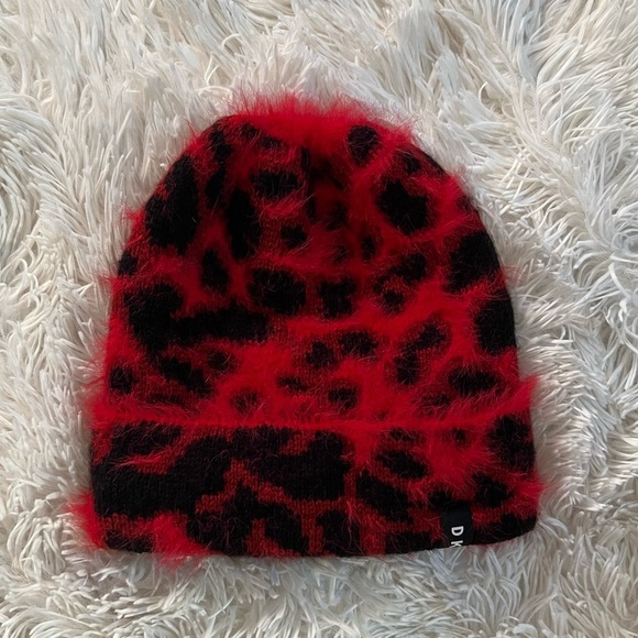 ❤️🖤NWOT- DKNY RED AND BLACK BEANIE.. ❤️🖤 - Picture 2 of 5